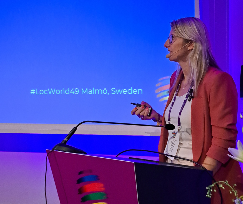  Nancy Hähnel pitämässä esitystä aiheesta ”Turvapaikanhakijasta tulkiksi: Baselin menestystarina” (LocWorld49, Malmö)