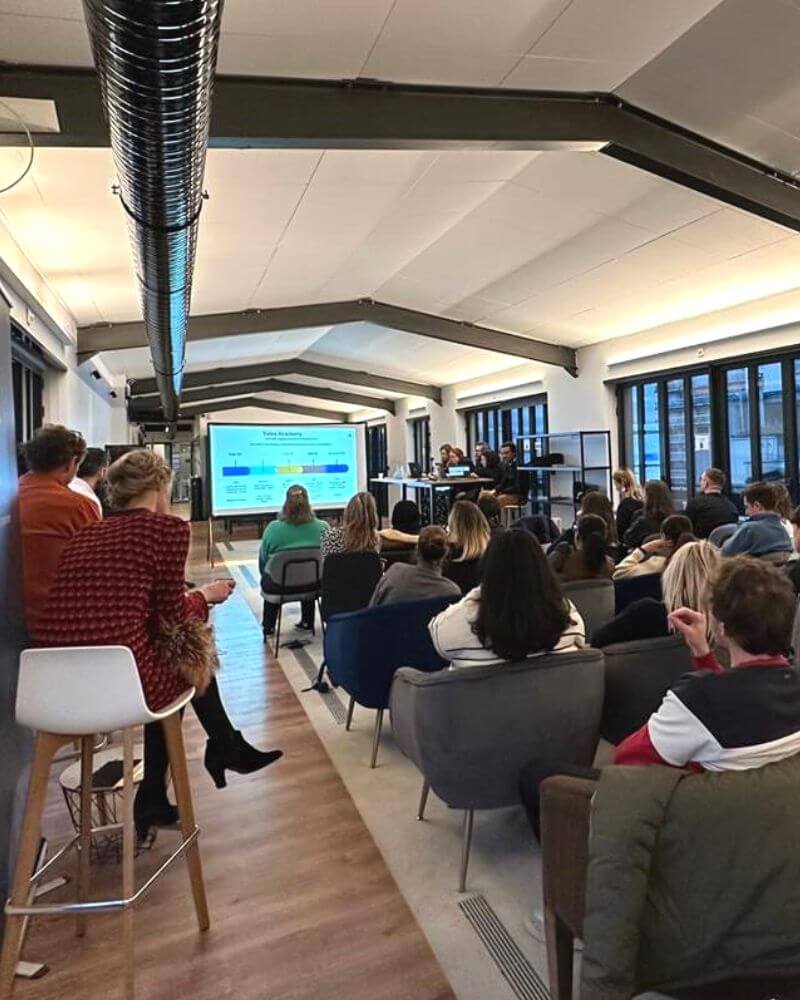 acolad-sales-meeting-france-office