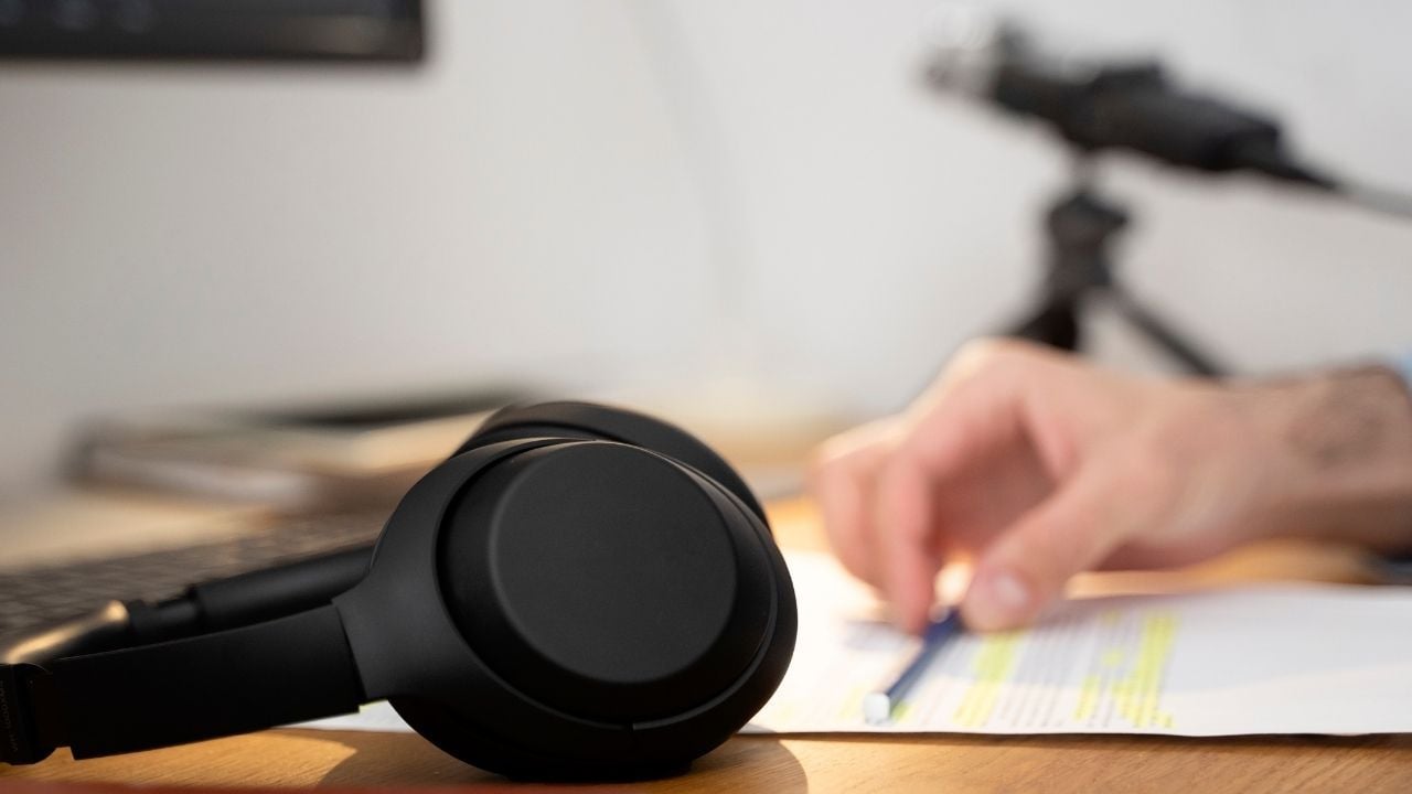 Subtitling or Dubbing: Which is Best for Your Video?