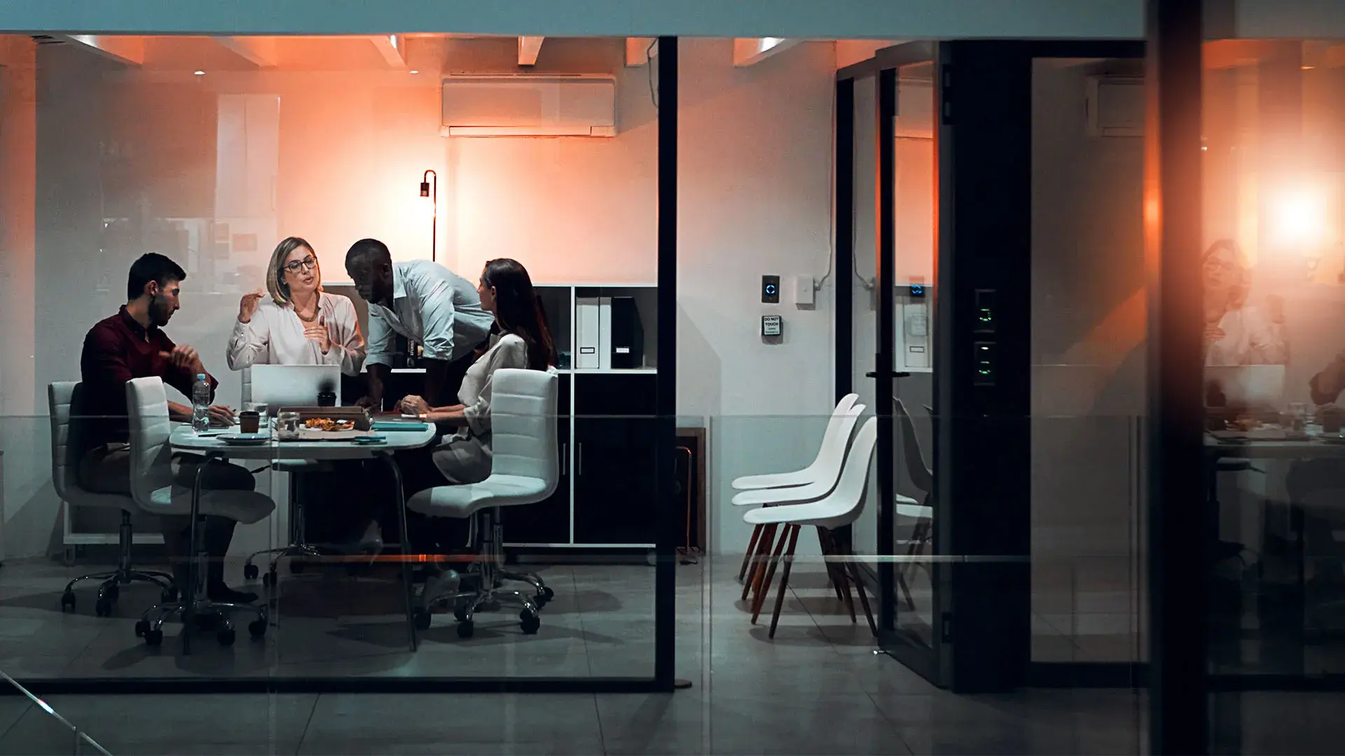 How to Run Multilingual Meetings: A Practical Guide | Acolad